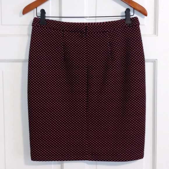 🖤LOFT🖤 - Black/Red Dot Stretch Pencil Skirt - Picture 2 of 9